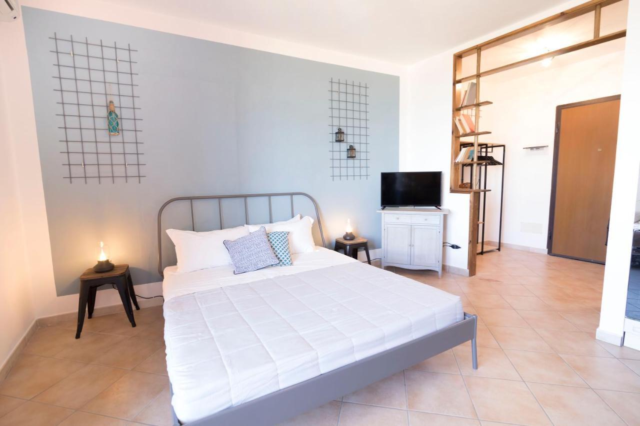 Homey Experience - Navy Sea View Apartments Olbia Exteriör bild