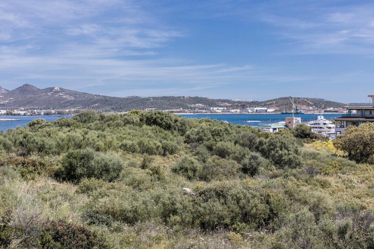 Homey Experience - Navy Sea View Apartments Olbia Exteriör bild