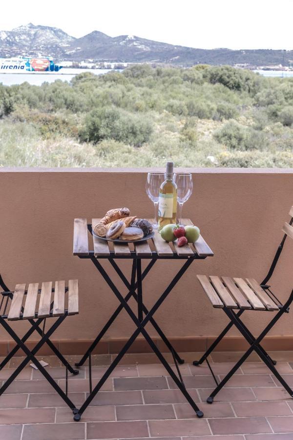 Homey Experience - Navy Sea View Apartments Olbia Exteriör bild